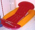 gelb-rote Pool-Liege von Wehncke